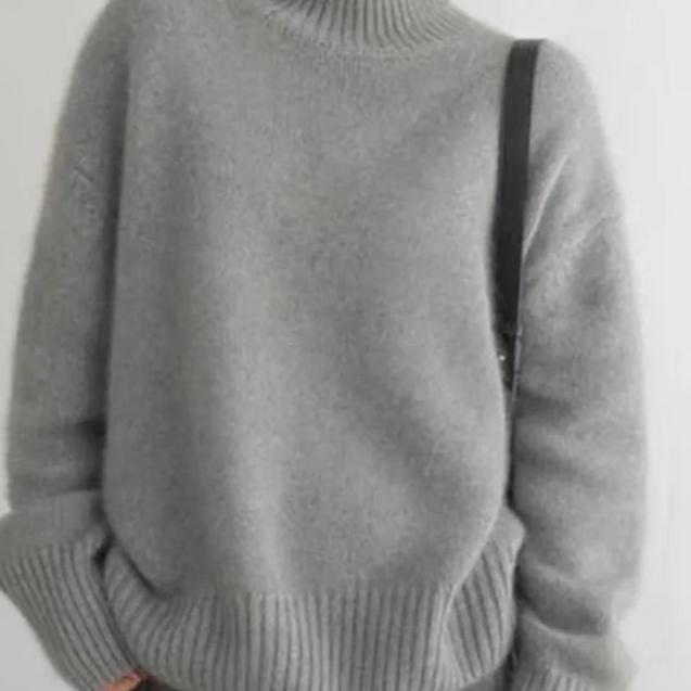 Sydney | Women's Oversized Turtleneck Cashmere Sweater